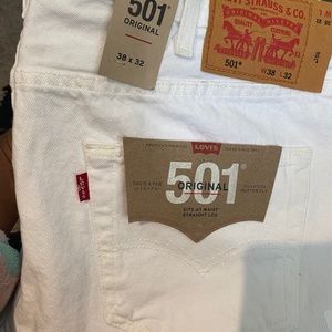 Men 501 button fly levis